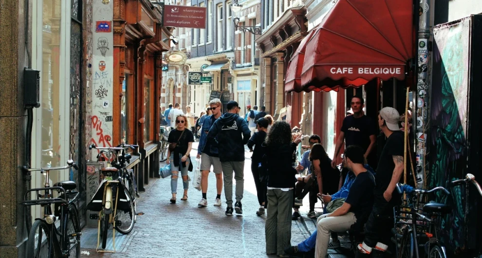 Mensen het werken en shoppen in Nederland