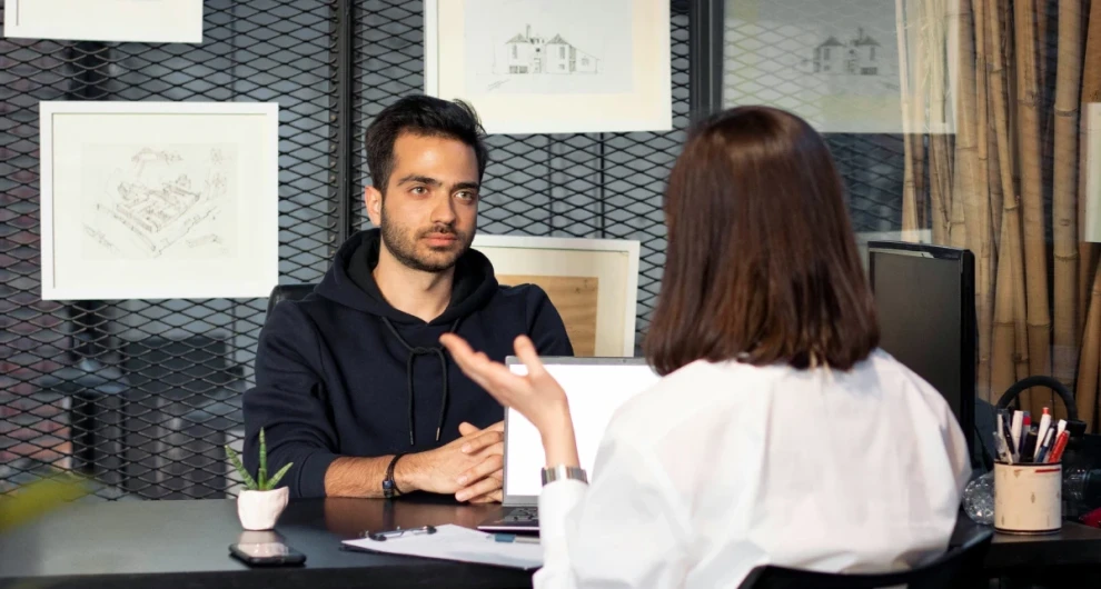 Persoon in sollicitatiegesprek