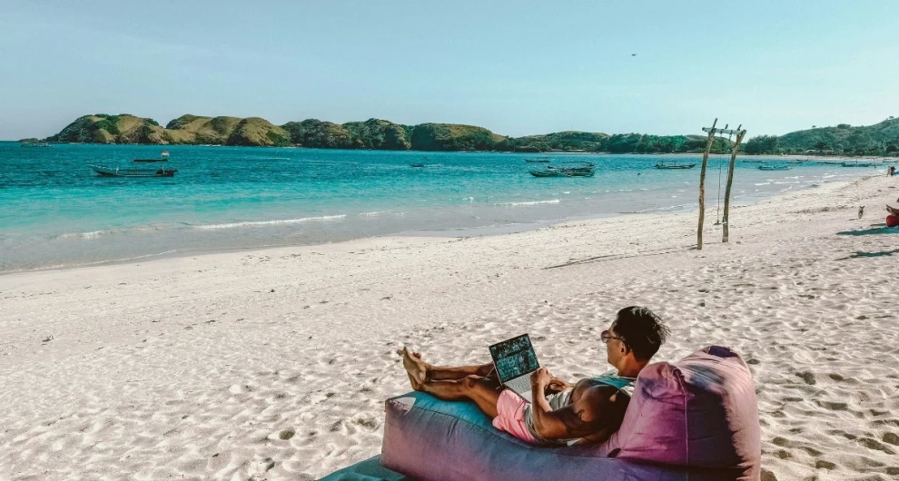 Digital Nomad op het strand