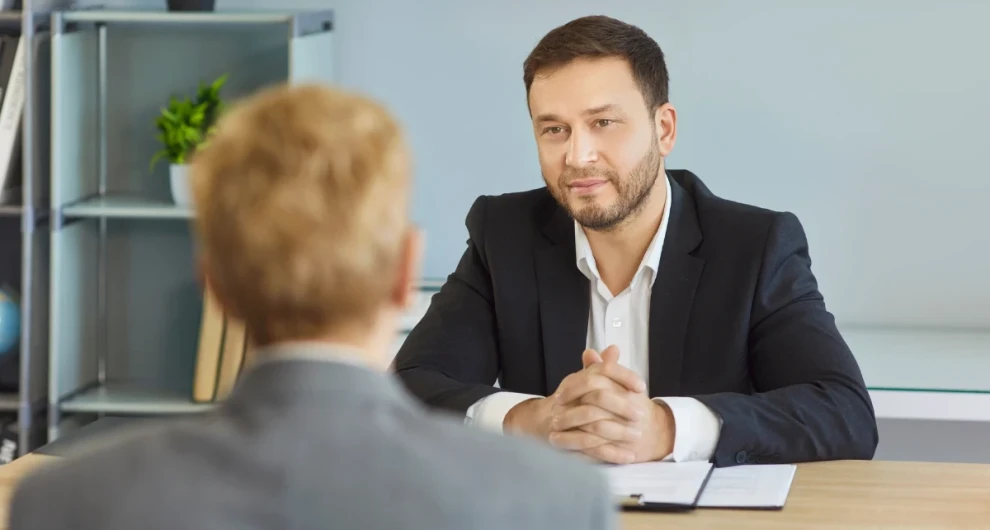 Man die afgewezen wordt op sollicitatie